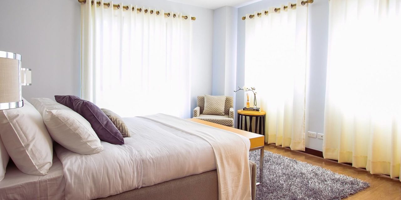 Sypialnia – inspiracje na kolory ścian, meble oraz dodatki